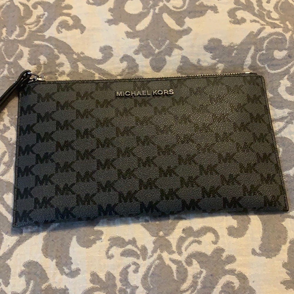Clutch purse